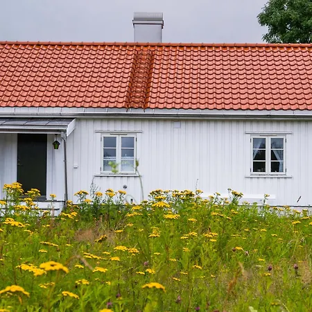 וילה Beautiful Log House At The World's End, Tjome